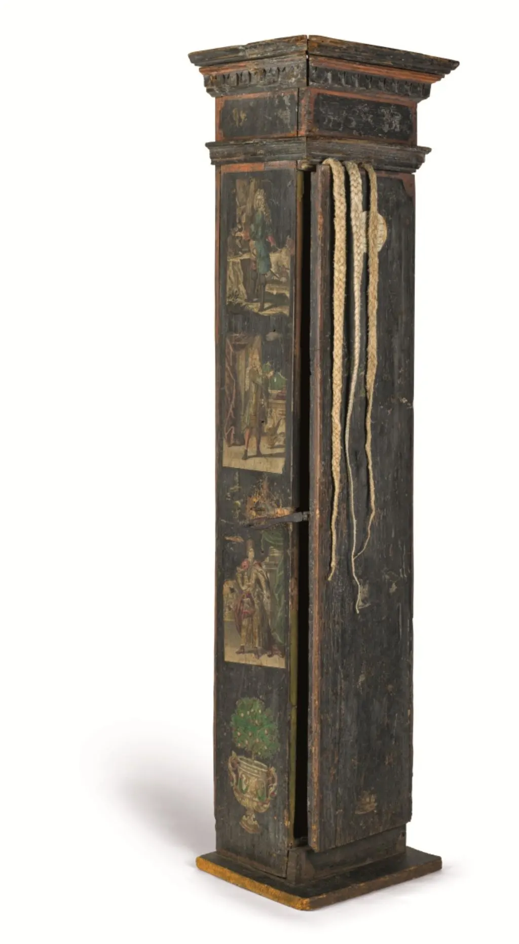 Schrank des Basler Henkers, in dem Richtschwert, Galgenstricke, Brandmarkeisen, Haarschneideschere aufbewahrt wurden