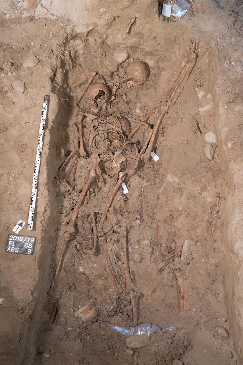 Im nördlichen Anbau der Kaserne kam bei archäologischen Ausgrabungen 2019 ein Massengrab zum Vorschein