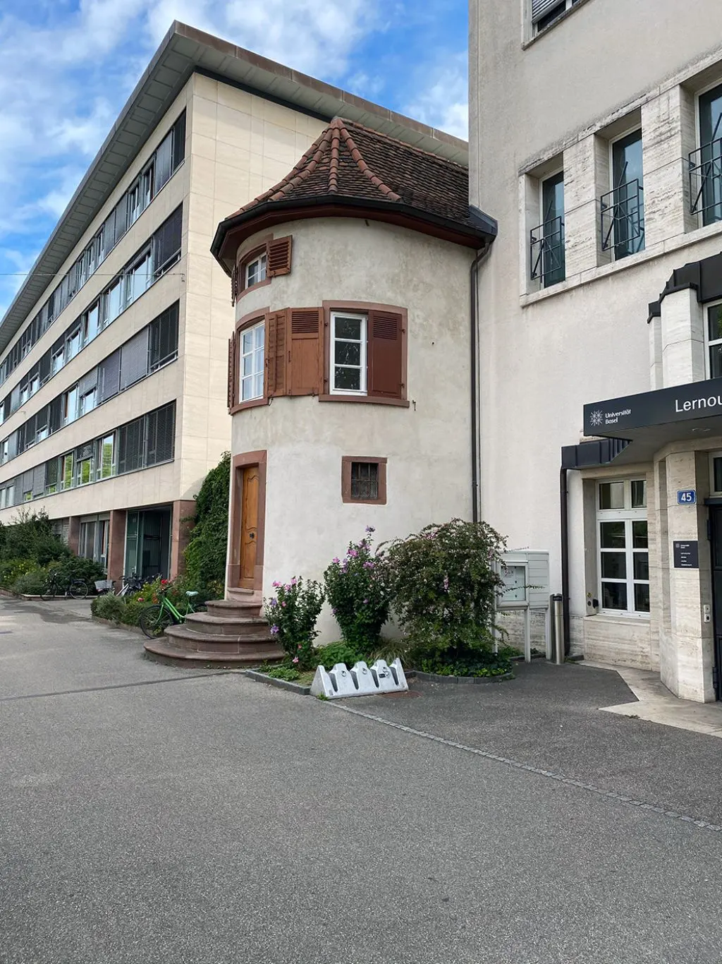 Im Innern des kleinen Turms am Petersgraben, der einst zum Zerkindenhof gehörte, haben sich Reste von Wandmalerei erhalten