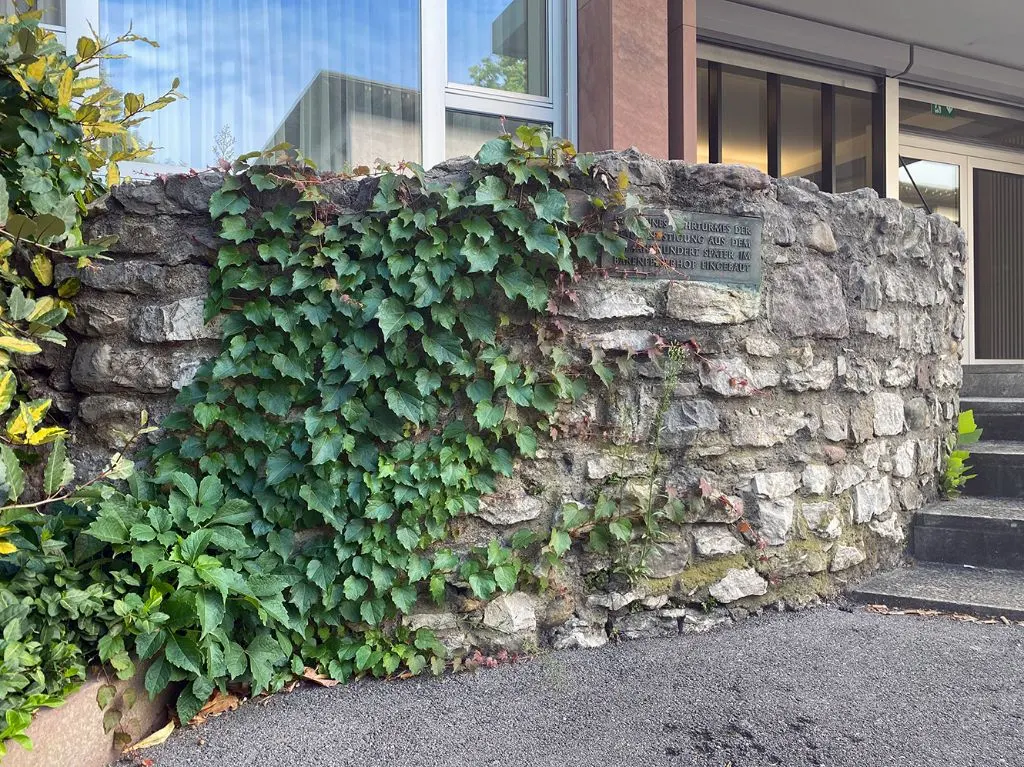 Nur wenige Schritte vom kleinen Turm des Zerkindenhofs entfernt schmückte sich ein weiteres Patrizierhaus mit einem Turm.