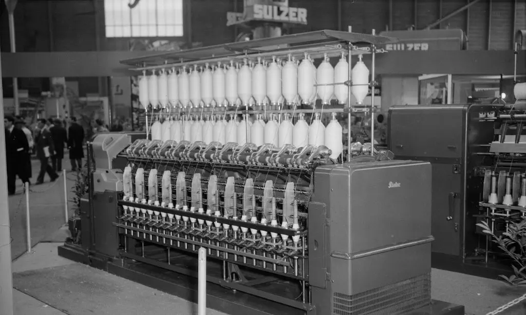 Ein Stand an der Muba 1954