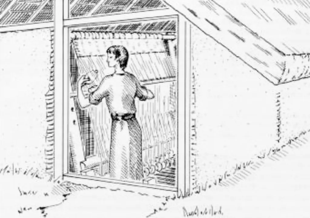 Rekonstruktion eines senkrecht stehenden Webstuhls in einem Grubenhaus