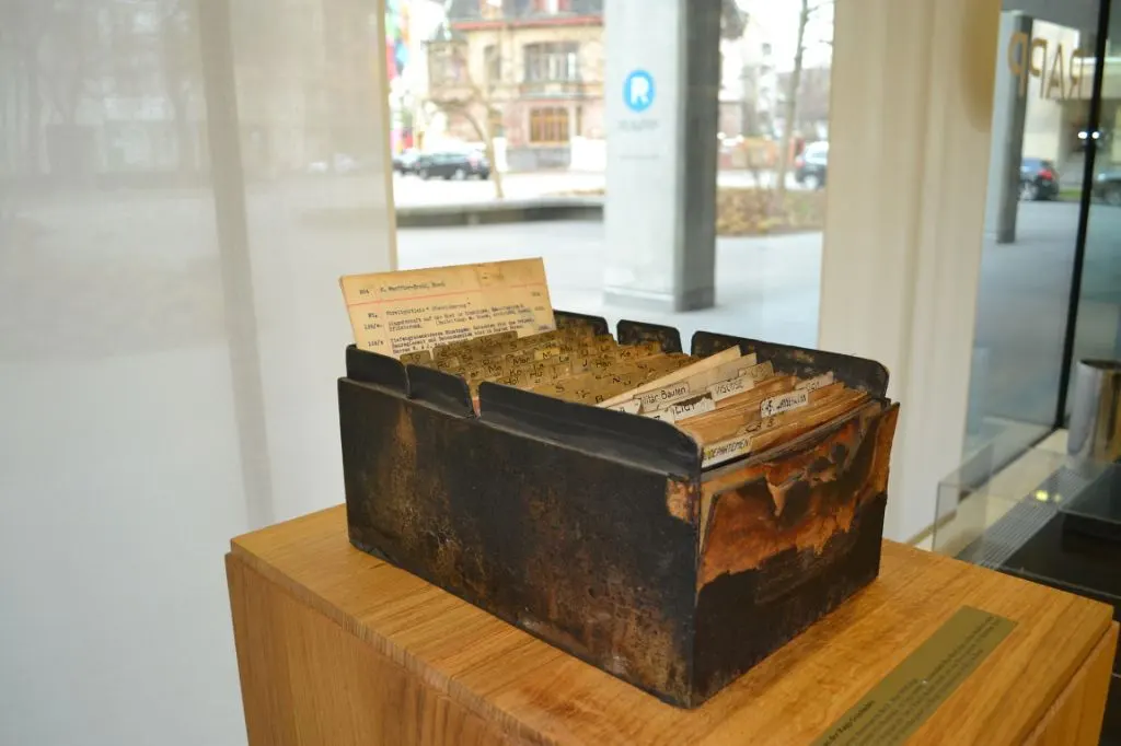 Die Kundenkartei im Foyer des Firmenhauptsitzes Rapp