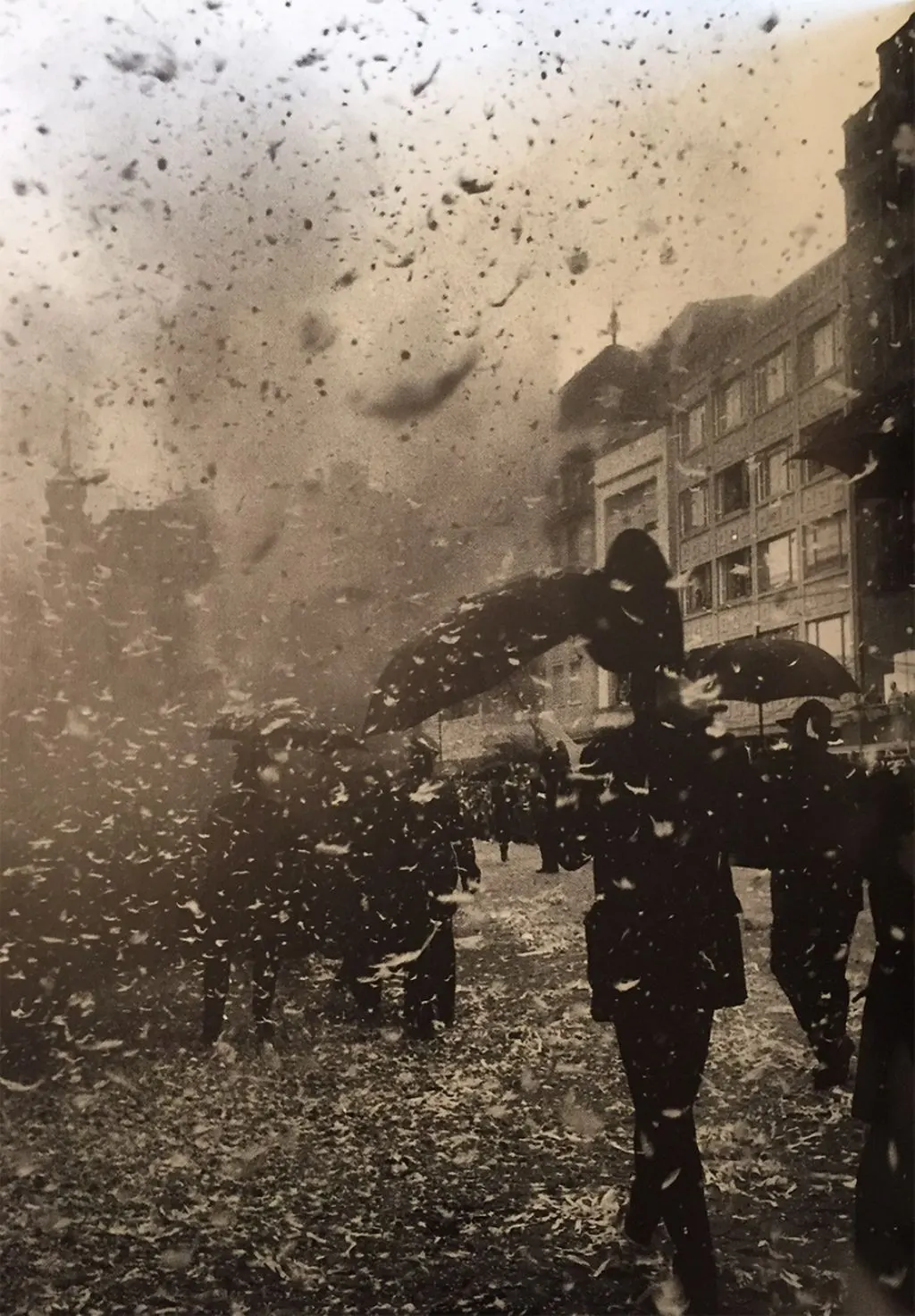 Eruption vor dem Fasnachtscomité auf dem Basler Marktplatz