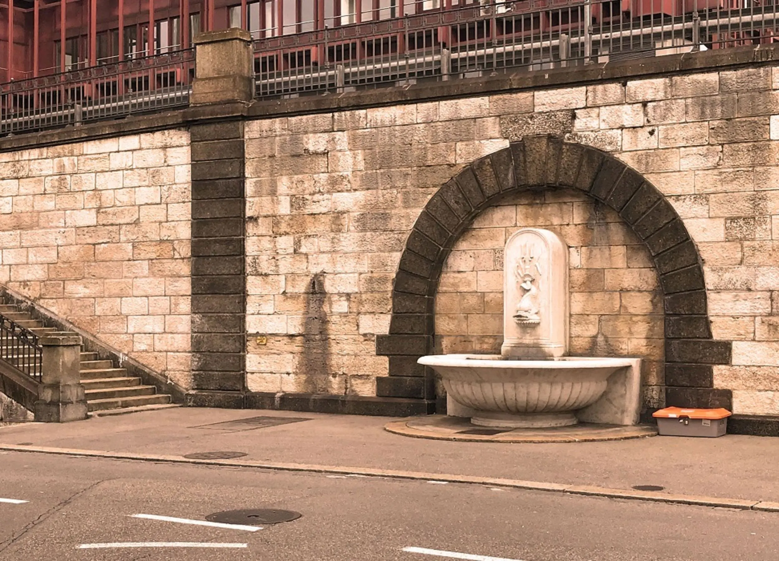 Heute zugemauert erinnert das "Pfäffiloch“ an Basels Konflikte mit der Centralbahn um die Anbindung des Gundeldingerquartiers an die Innenstadt