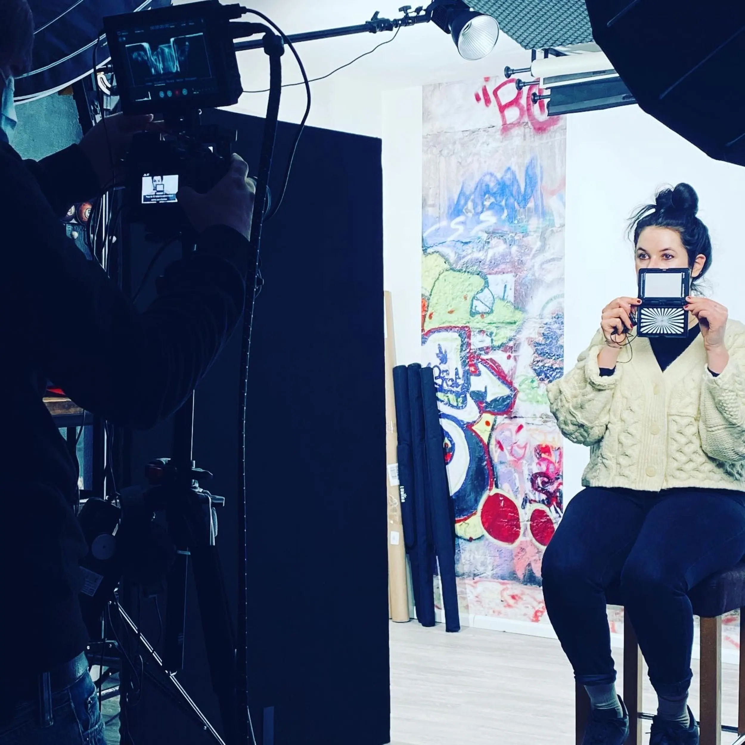 Alexandra Theiler von eyeloveyou macht den Qualitätscheck