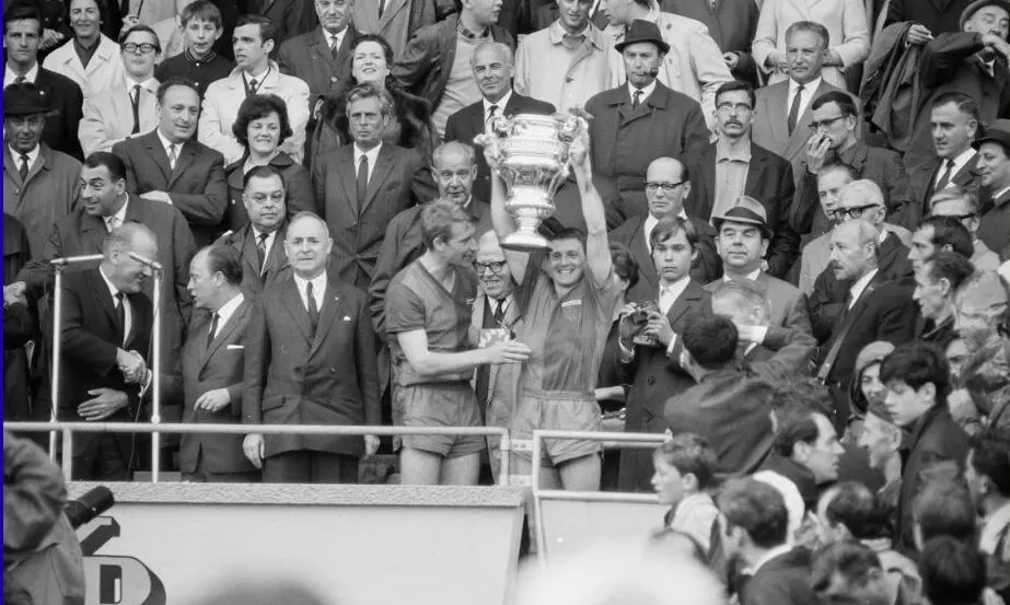 Basel feiert nach dem Cupfinal in Bern den 2 zu 1 Sieg gegen Lausanne