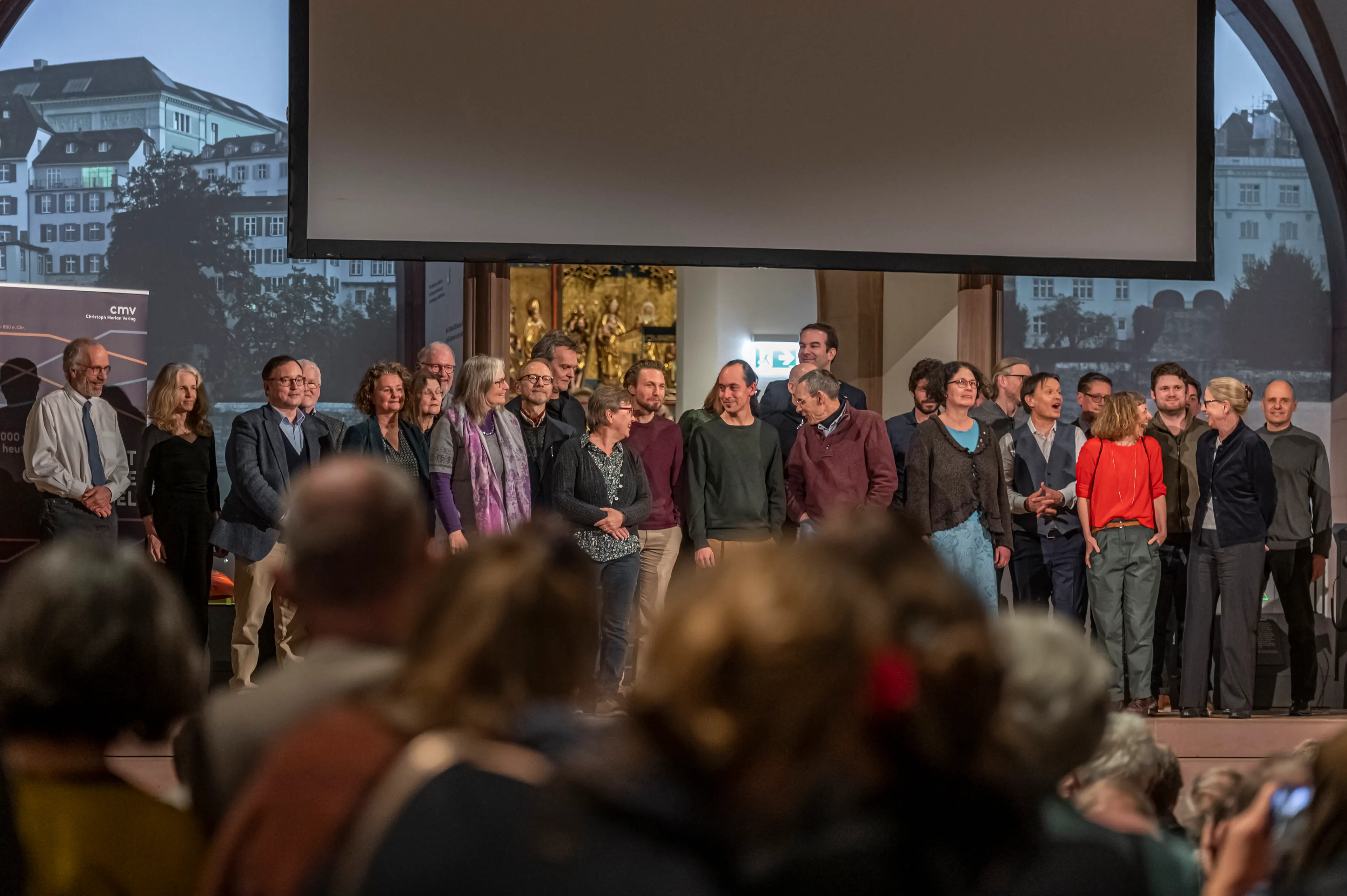 Die Autor*innen von Band 1 an der Vernissage.