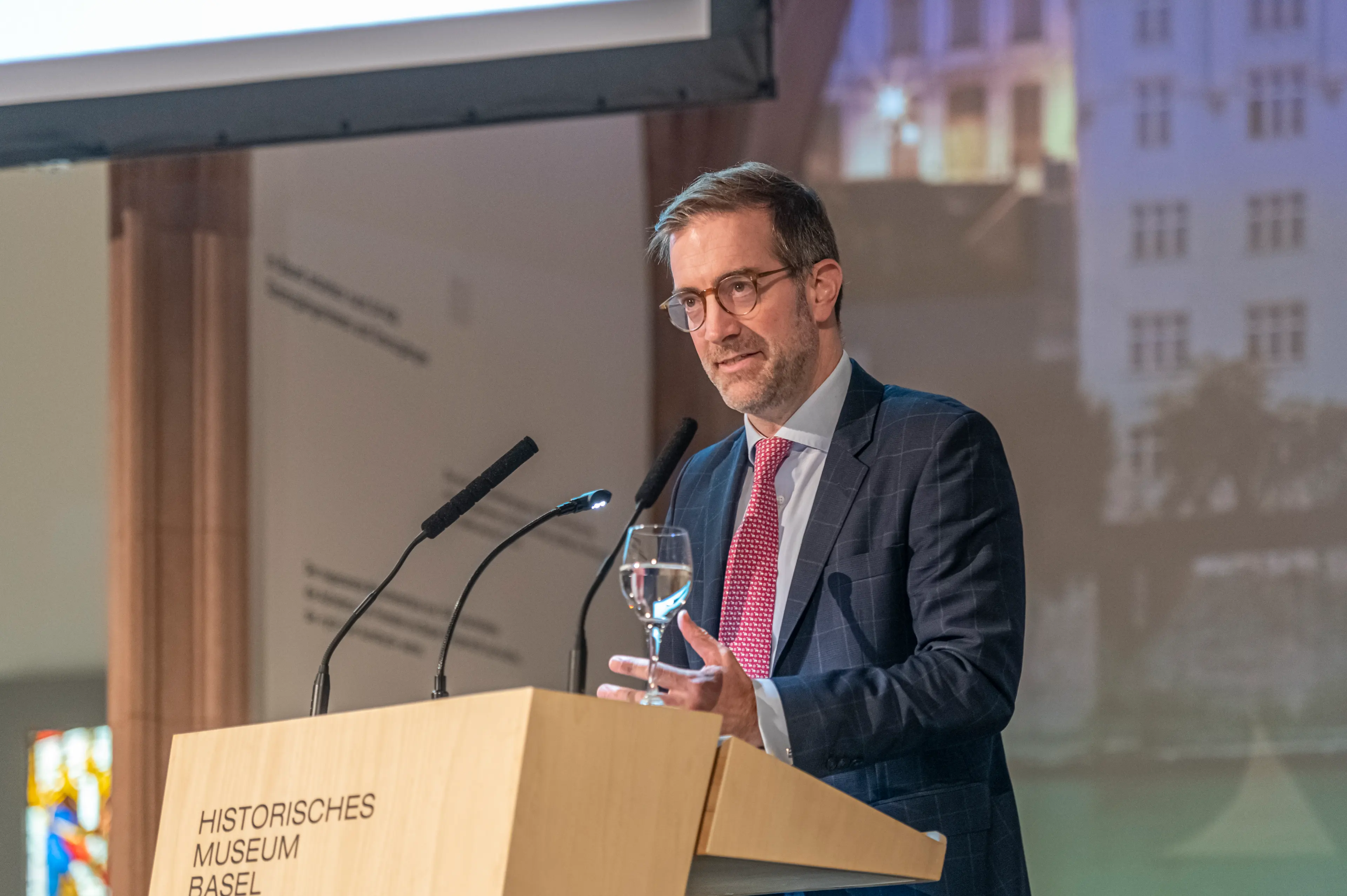 Conradin Kramer am Rednerpult.