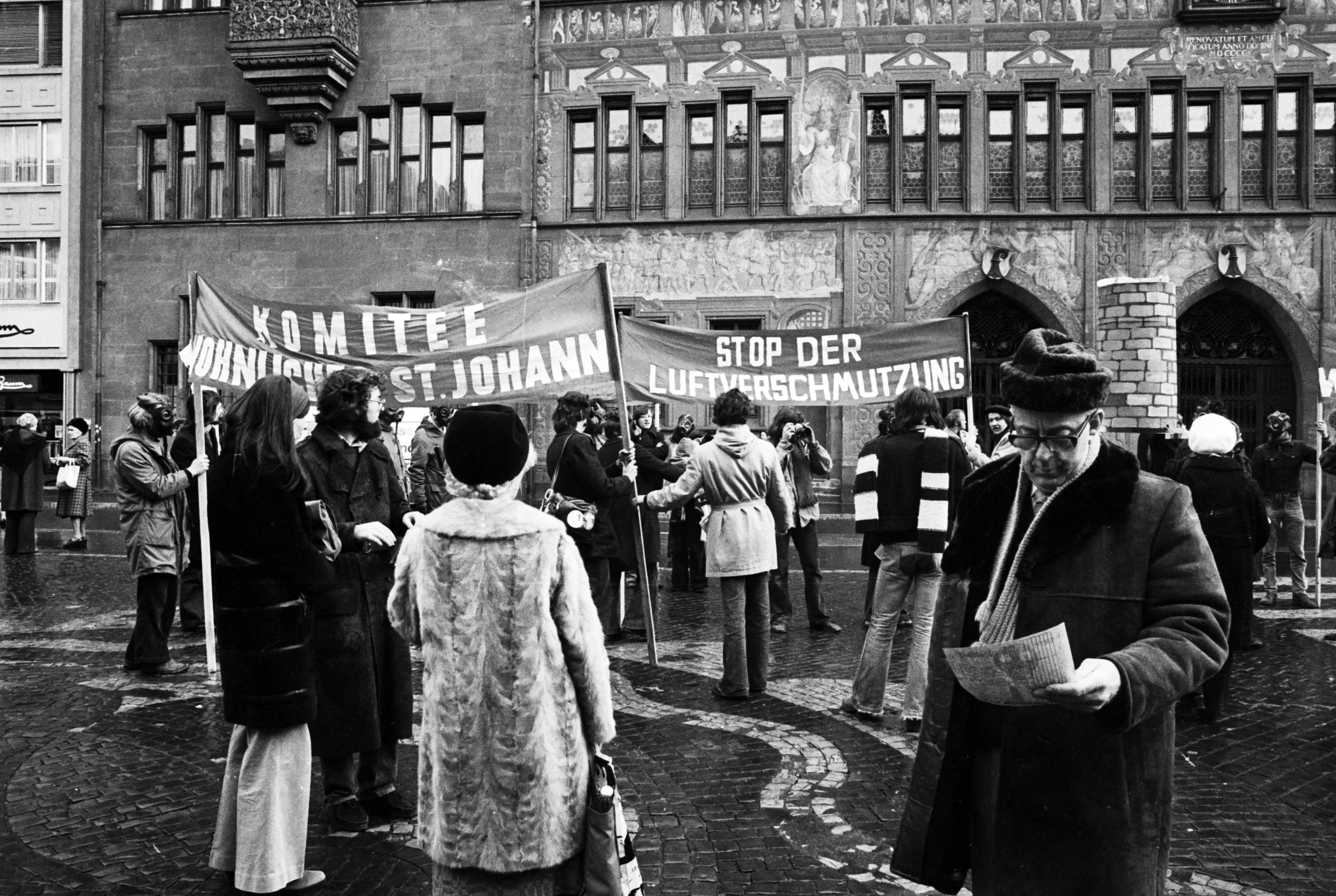 Aufnahmen von einer Demonstration des Komitees Wohnliches St. Johann im April 1976.