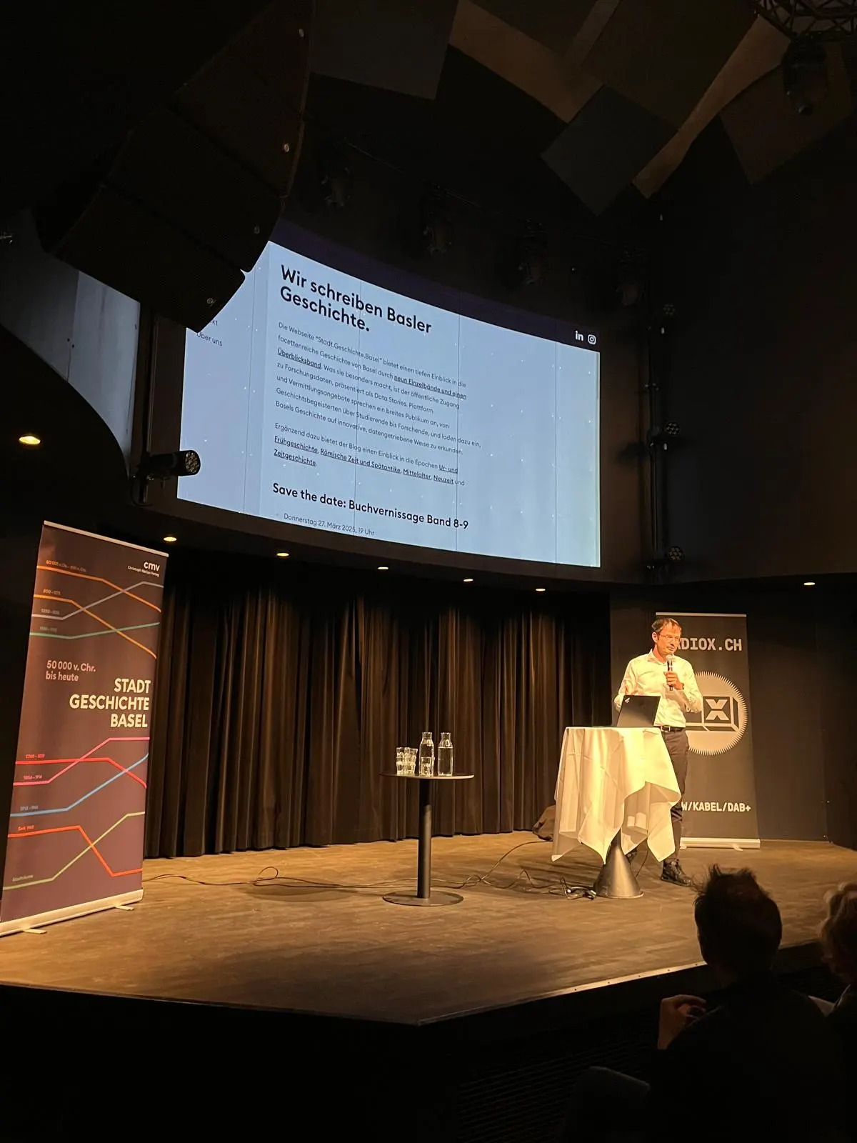 Moritz Mähr während der Vernissage in der Kuppel.